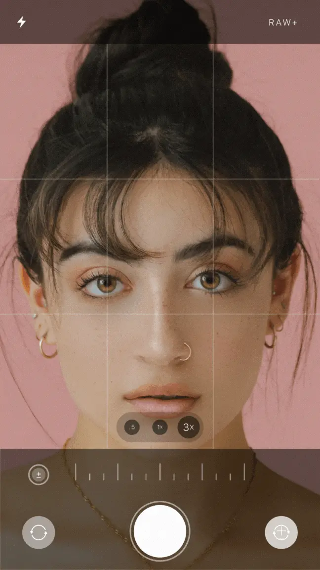 AI-powered selfie camera interface